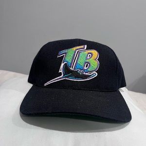 Tampa bay rays vintage snap back with green bottom brim.